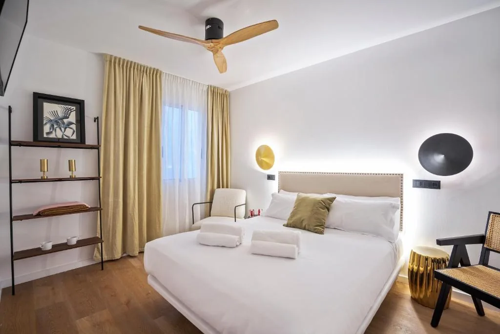Innenliegendes Doppelzimmer — Hotel Casa Trafalgar Barcelona