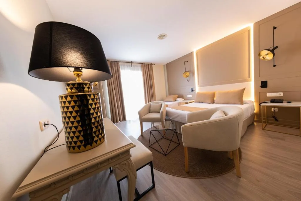 Camera Doppia con letto supplementare — Hotel Casablanca