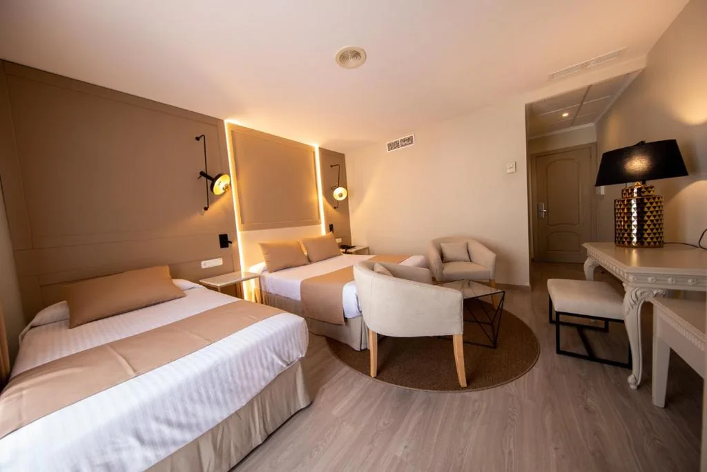 Camera Tripla con balcone — Hotel Casablanca