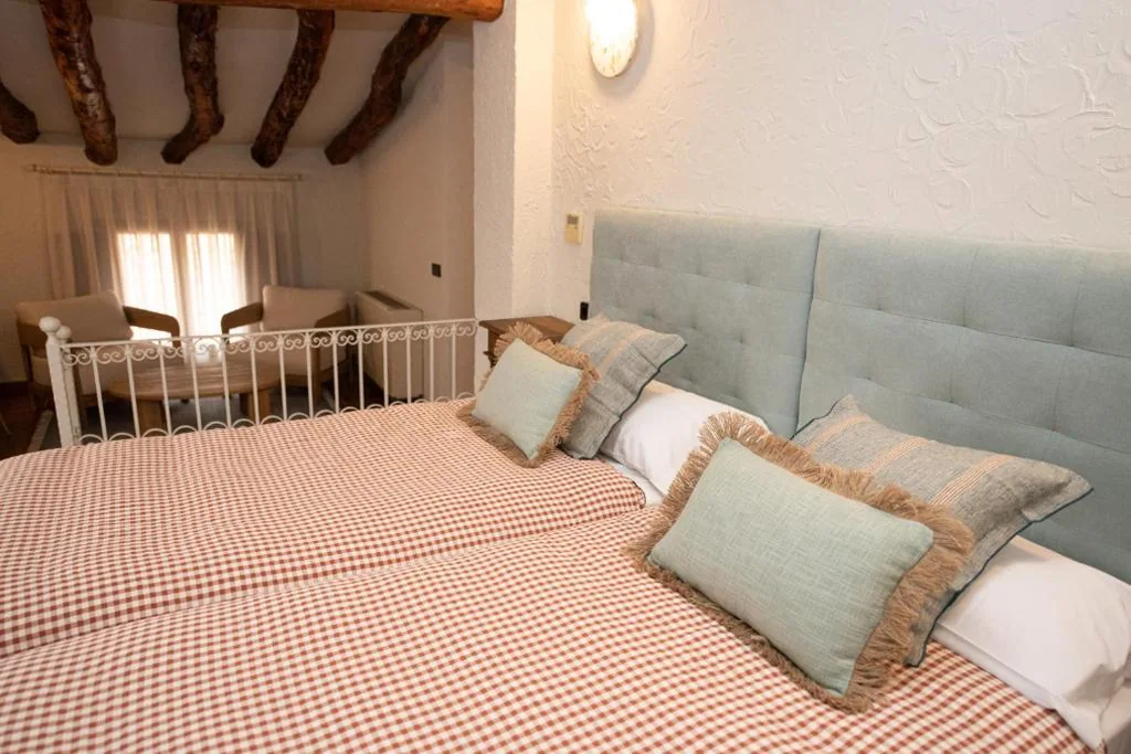 Twin Room — Hotel Caseta Nova
