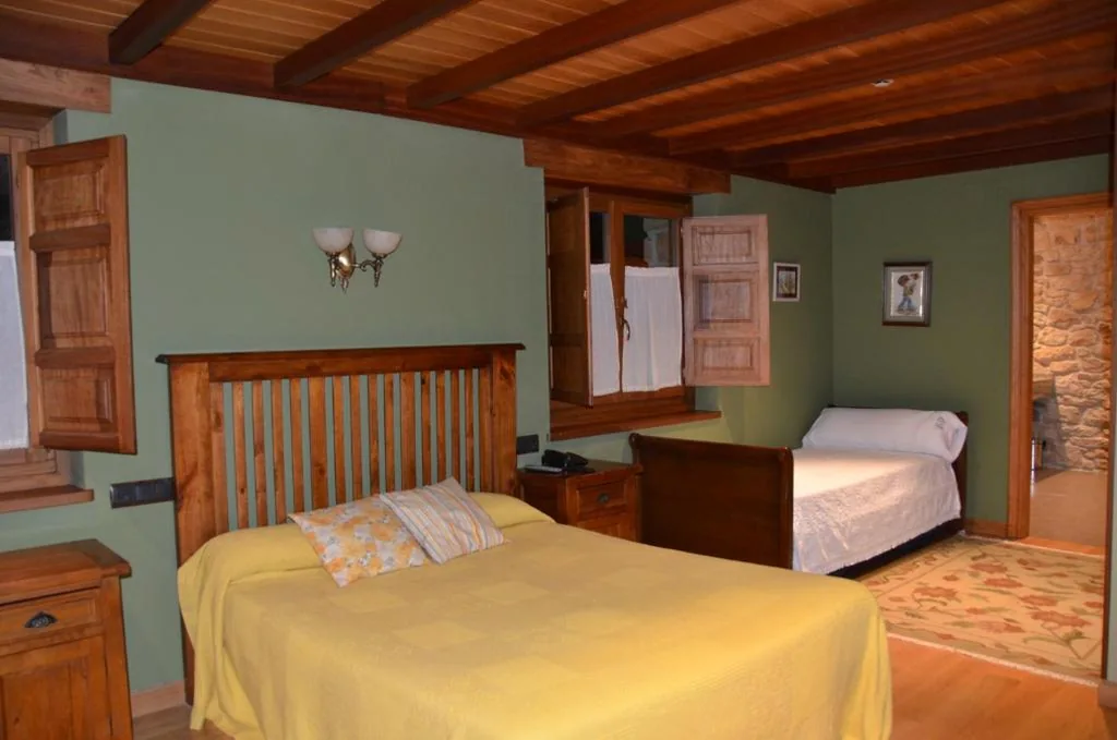 Camera doppia con letto supplementare - 1 o 2 letti — Hotel Casona De Tresali