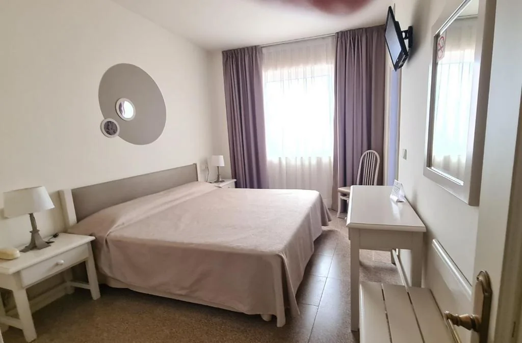 Habitación Doble Económica Interior - 1 o 2 camas — Hotel Castell Blanc