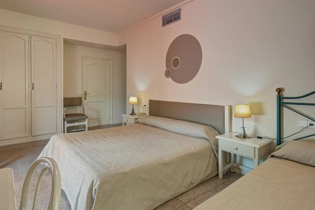 Habitación Triple — Hotel Castell Blanc