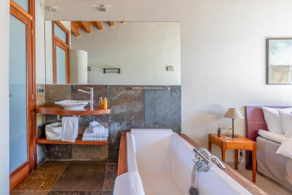 Habitación Doble con vistas a la montaña — Hotel Castell de la Solana