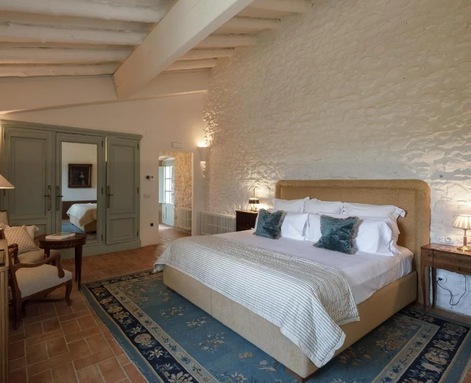 Quarto Deluxe com cama extragrande — Hotel Castell de Vallgornera