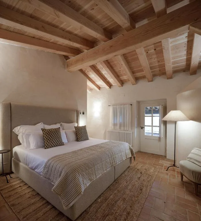 Quarto Duplo Deluxe com banheira — Hotel Castell de Vallgornera