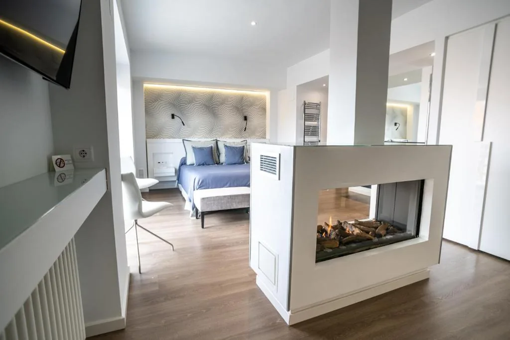 Suite de lujo con bañera de hidromasaje — Hotel Castellote