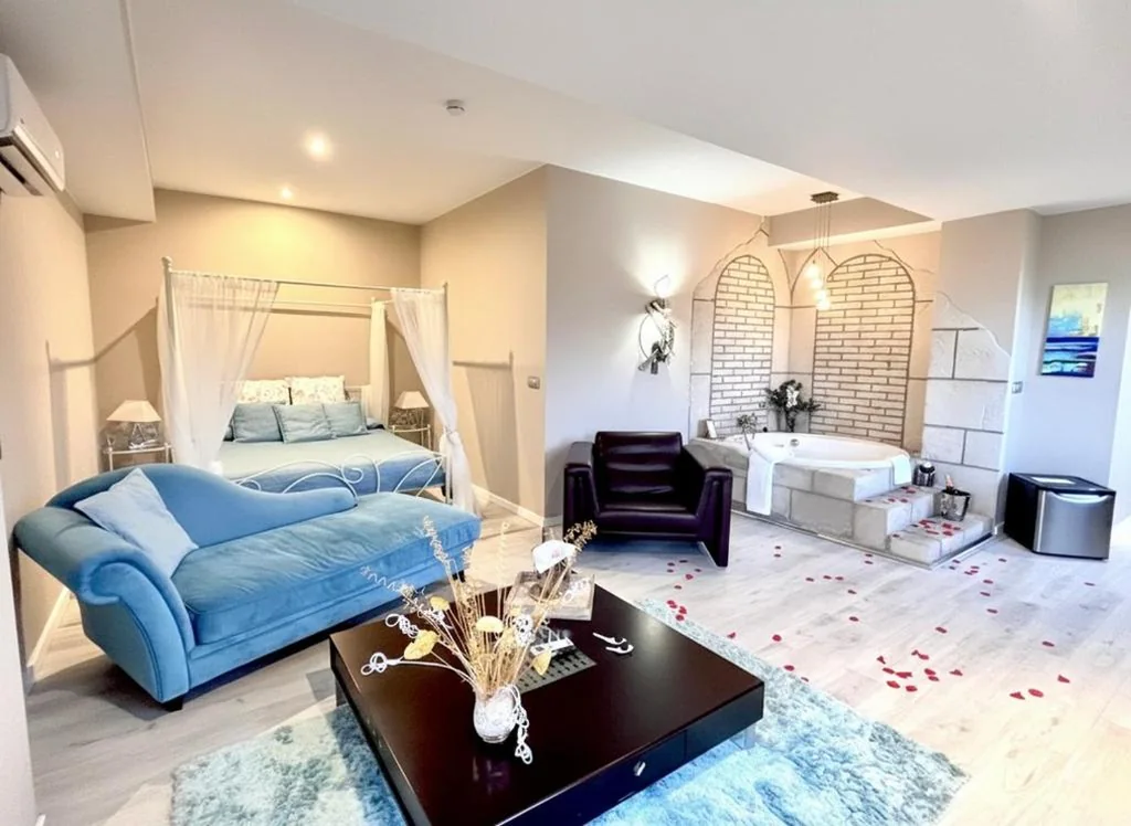 Suite con vasca idromassaggio e letto grande — Hotel Castillo Bonavía