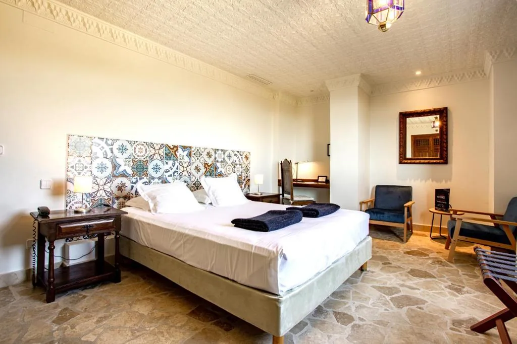 Familienzimmer — Hotel Castillo de Monda