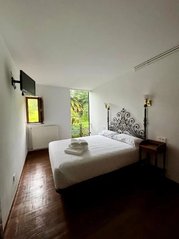 Habitación Deluxe - 1 cama grande — Hotel Castillo Valdés Salas