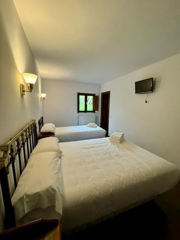 Habitación Triple — Hotel Castillo Valdés Salas