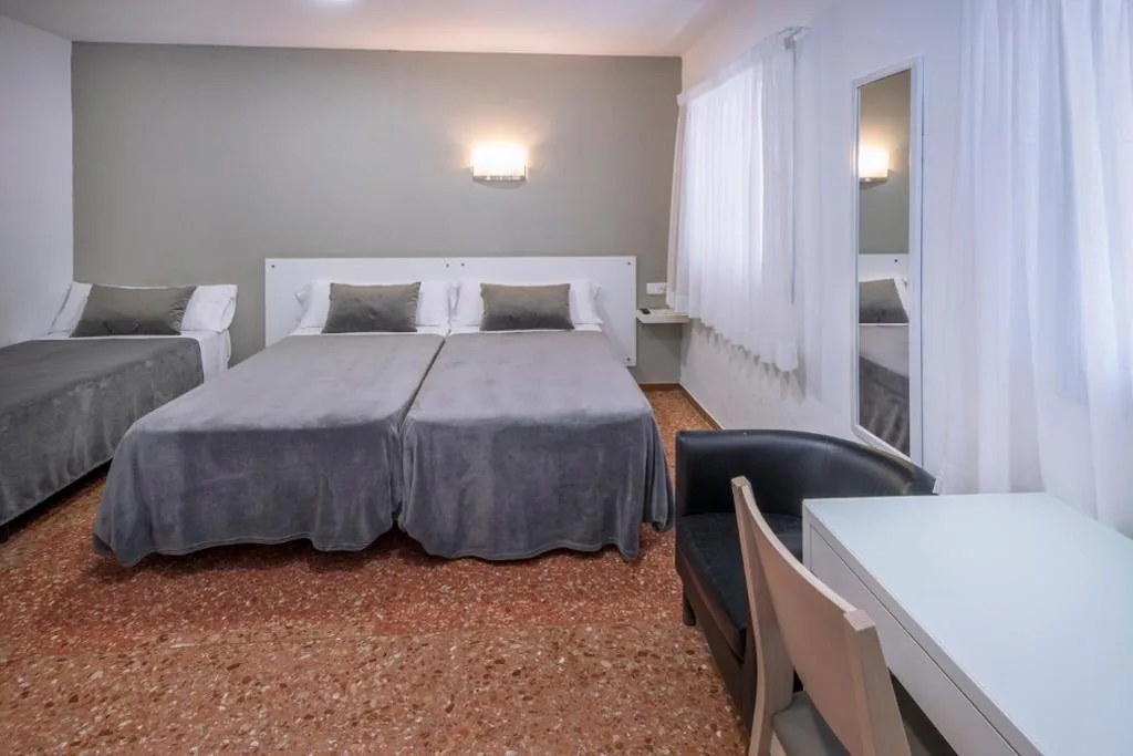 Camera tripla standard — Hotel Catalunya Express