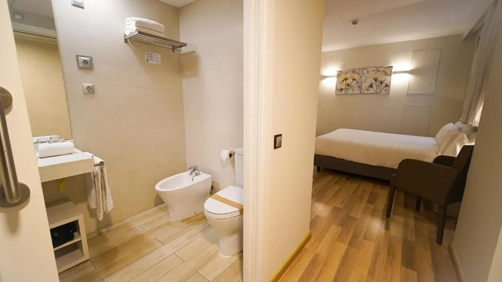 Small Double Room — Hotel Centre Reus