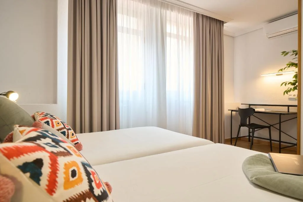 Tweepersoonskamer met extra bed — Hotel Centro Vitoria AutoCheckIn