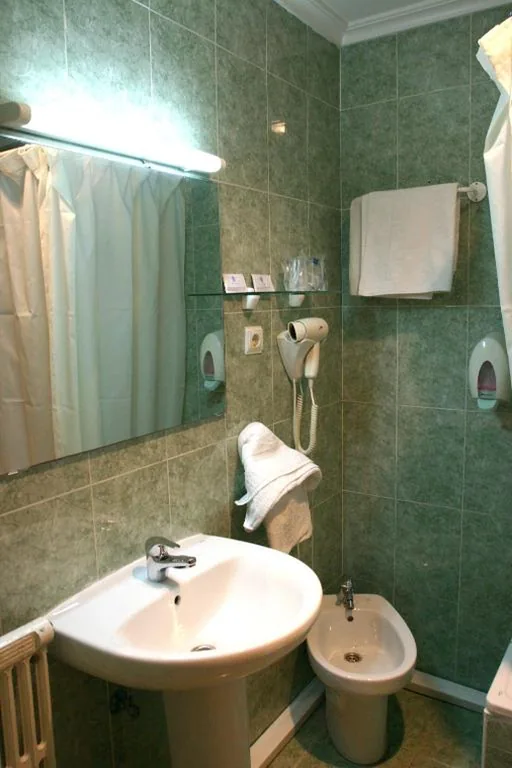 Dreibettzimmer (3 Erwachsene) — Hotel Cervantes