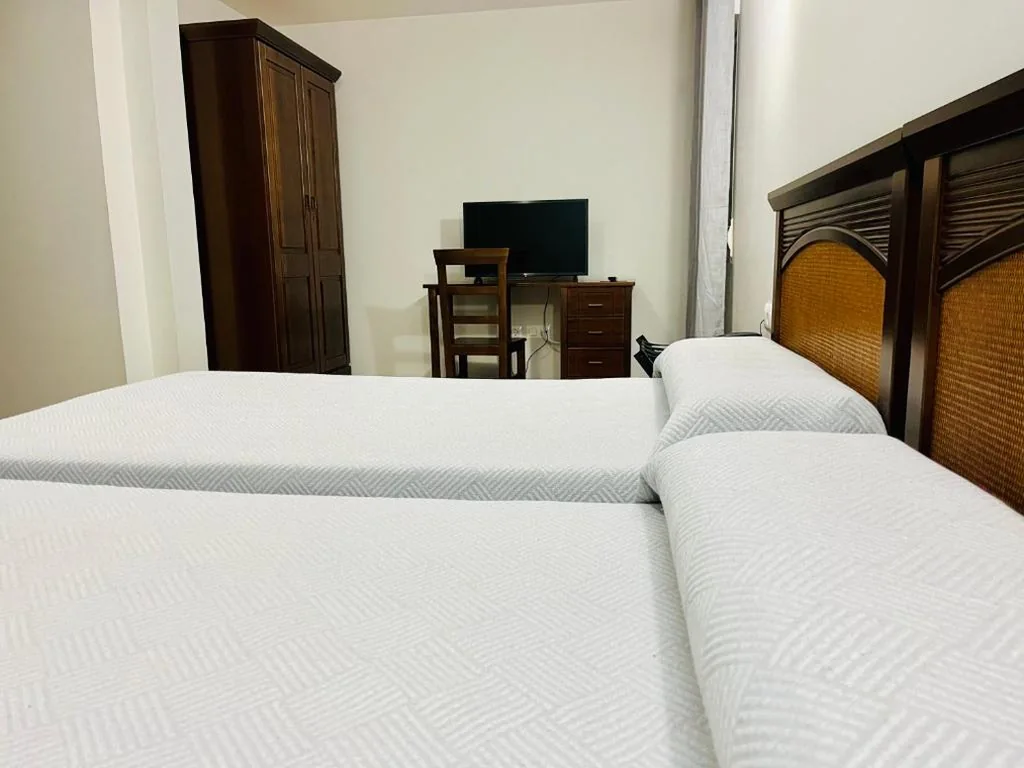 Doppelzimmer mit 2 Einzelbetten — Hotel Cervantes