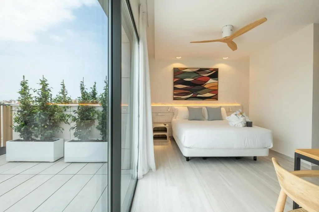 Habitación Superior con cama grande y terraza — Hotel Cetina Cabo de Palos Puerto