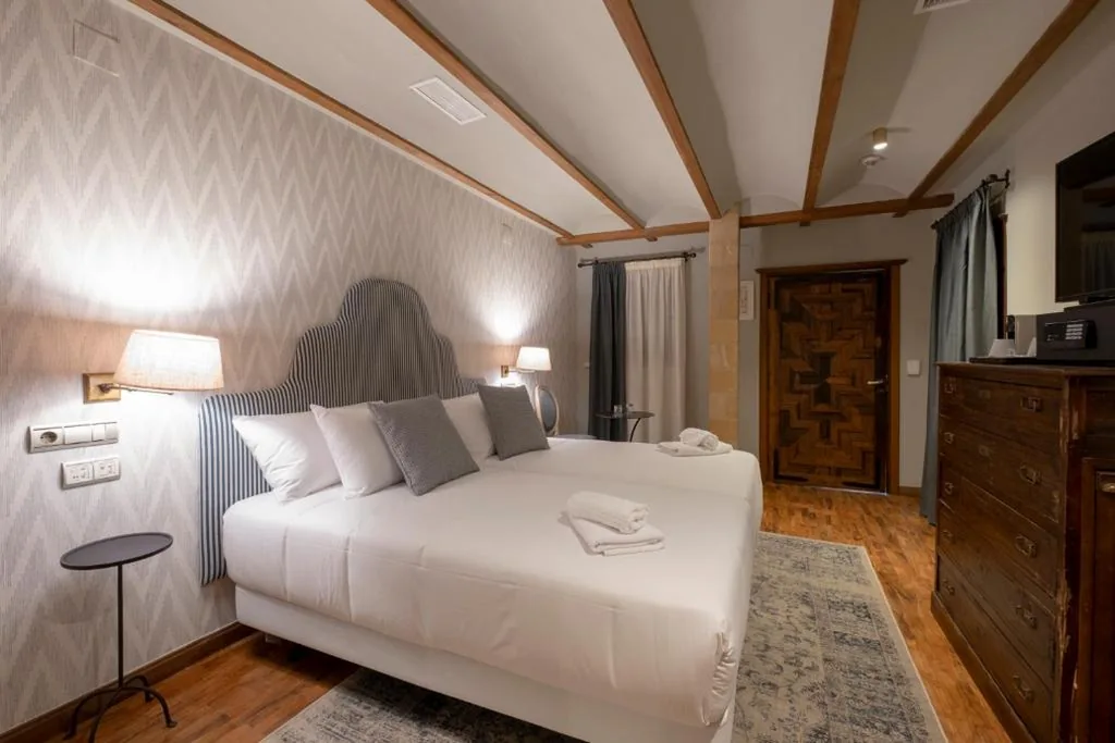 Innen-Doppelzimmer – 1 oder 2 Betten — Hotel Cetina Palacio de los Salcedo