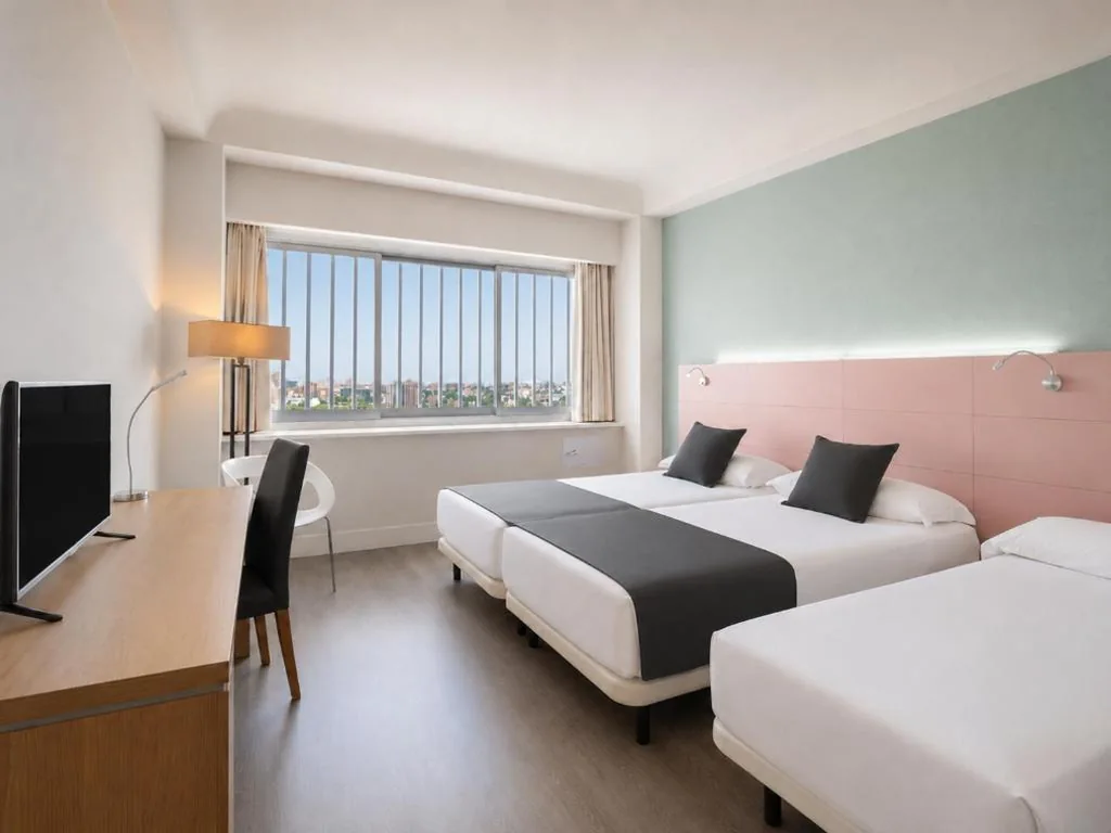 Tweepersoonskamer met extra bed en 1 of 2 bedden — Hotel Chamartin The One