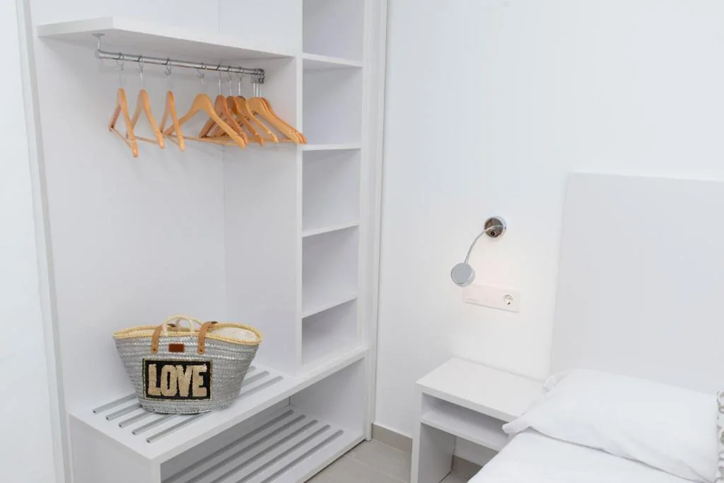 Chambre Individuelle — Hotel Chevy & Suites