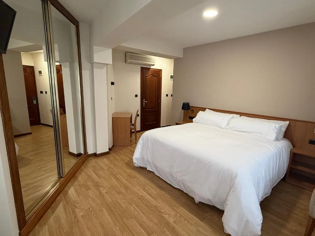 Camera doppia con vista sulla città - 1 o 2 letti — Hotel CHG LEYTON