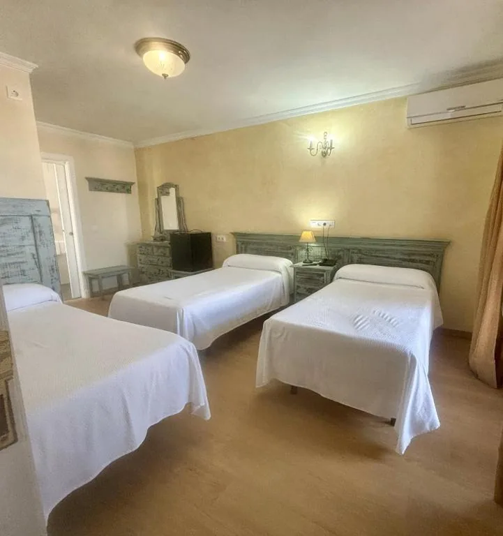 Quarto Triplo (2 adultos + 1 criança) — Hotel Chipiona