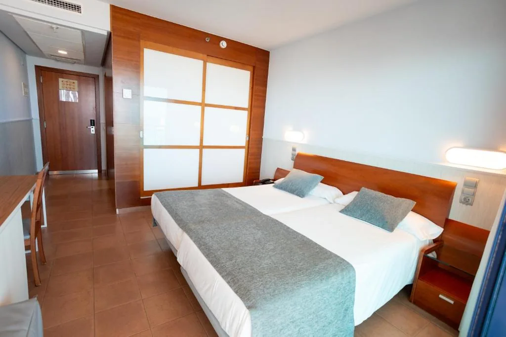 Habitación Doble - 2 camas (3 adultos) — Hotel Cibeles Playa