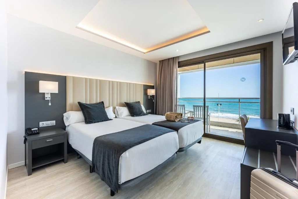 Quarto Duplo com varanda e vista para o mar — Hotel Cimbel