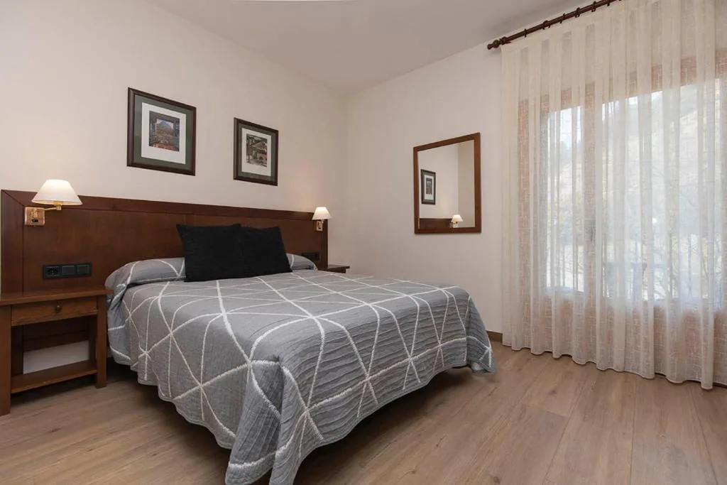 Double Room - 1 or 2 Beds — Hotel Cinca