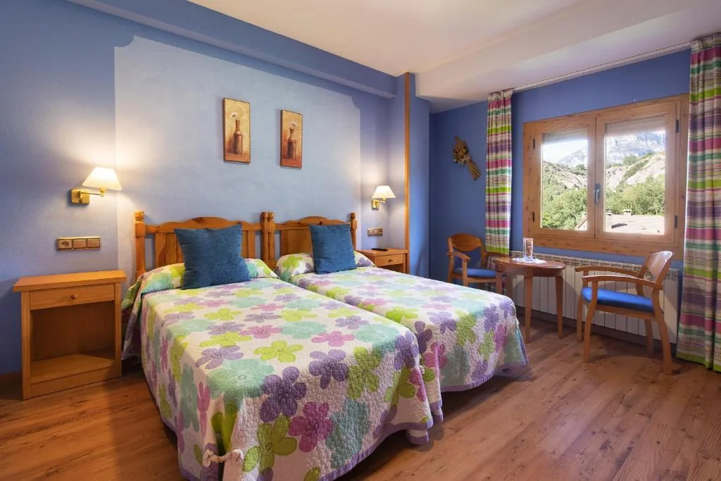 Budget Twin Room — Hotel Cinca