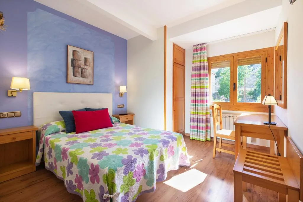 Budget Double Room — Hotel Cinca