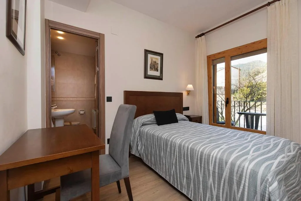 Single Room — Hotel Cinca