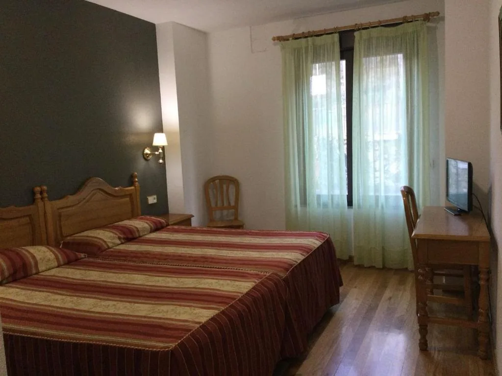 Quarto Duplo - 2 camas — Hotel Cinco Castaños