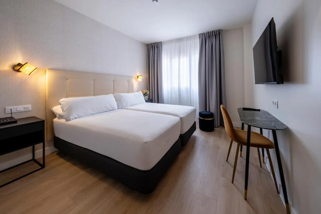 Camera doppia Deluxe - 1 o 2 letti — Hotel Cisneros