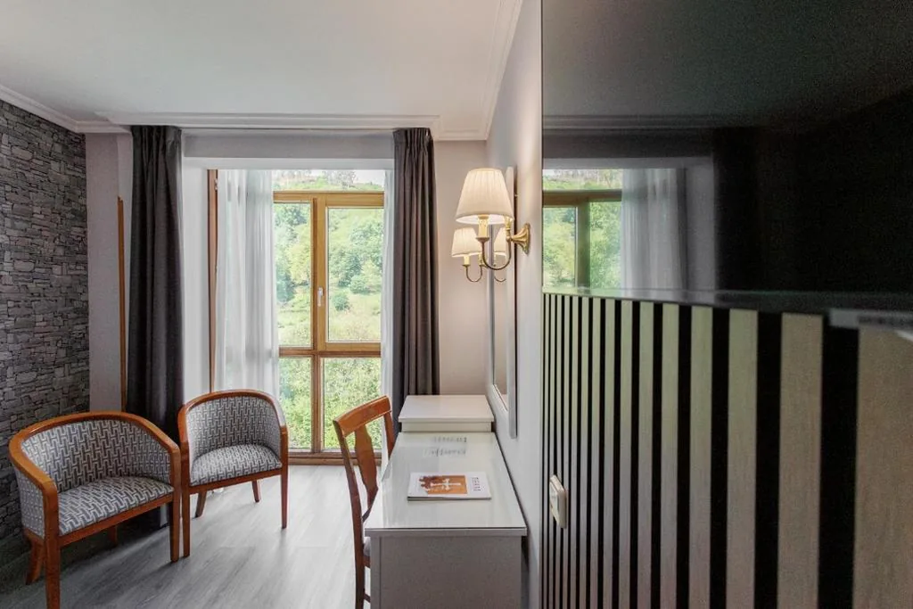 Quarto Duplo Deluxe com vista para o rio - 1 ou 2 camas — Hotel Ciudad Cangas de Onis
