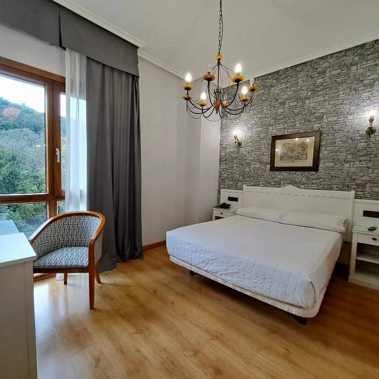 Quarto Familiar — Hotel Ciudad Cangas de Onis