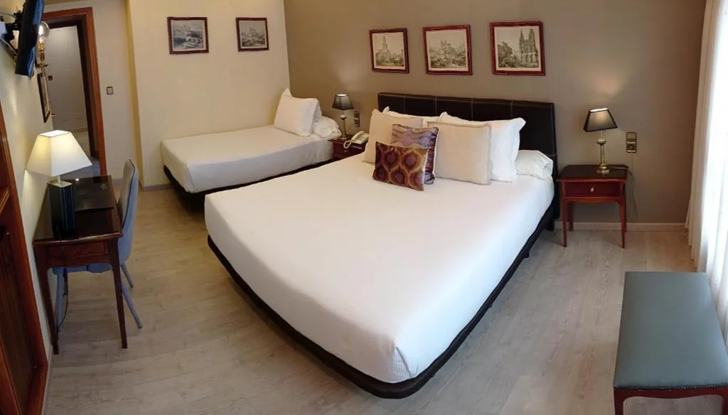エキストラベッド付きダブルルーム（シングルベッド1台または2台） — Hotel Ciudad de Vigo