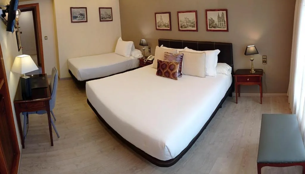 デラックスダブルルーム（大人2名＋子ども1名） — Hotel Ciudad de Vigo