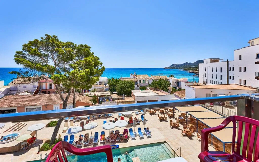 Doppelzimmer mit Meerblick und 2 Betten — Hotel Clumba
