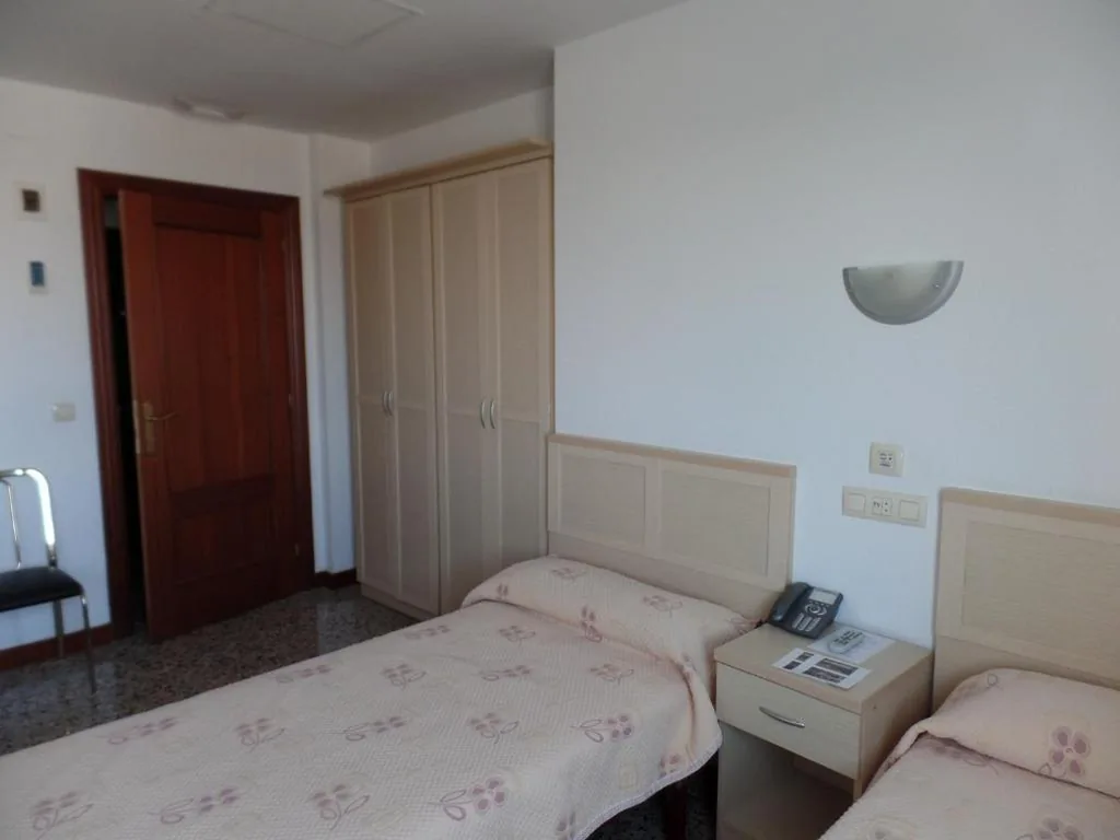 Tweepersoonskamer met 2 bedden — Hotel Cogullada