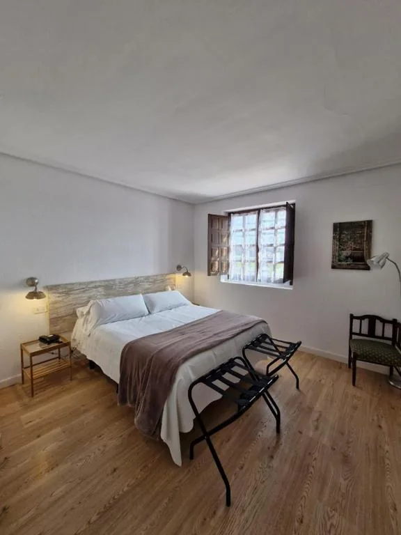 Chambre double avec parking – 1 ou 2 lits — Hotel Colegiata