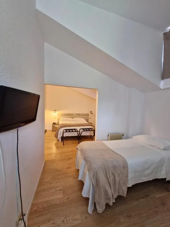 Chambre familiale avec parking — Hotel Colegiata