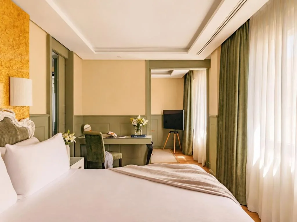 Suite Junior Red Level — Hotel Colón, a Gran Meliá Hotel - The Leading Hotels of the World