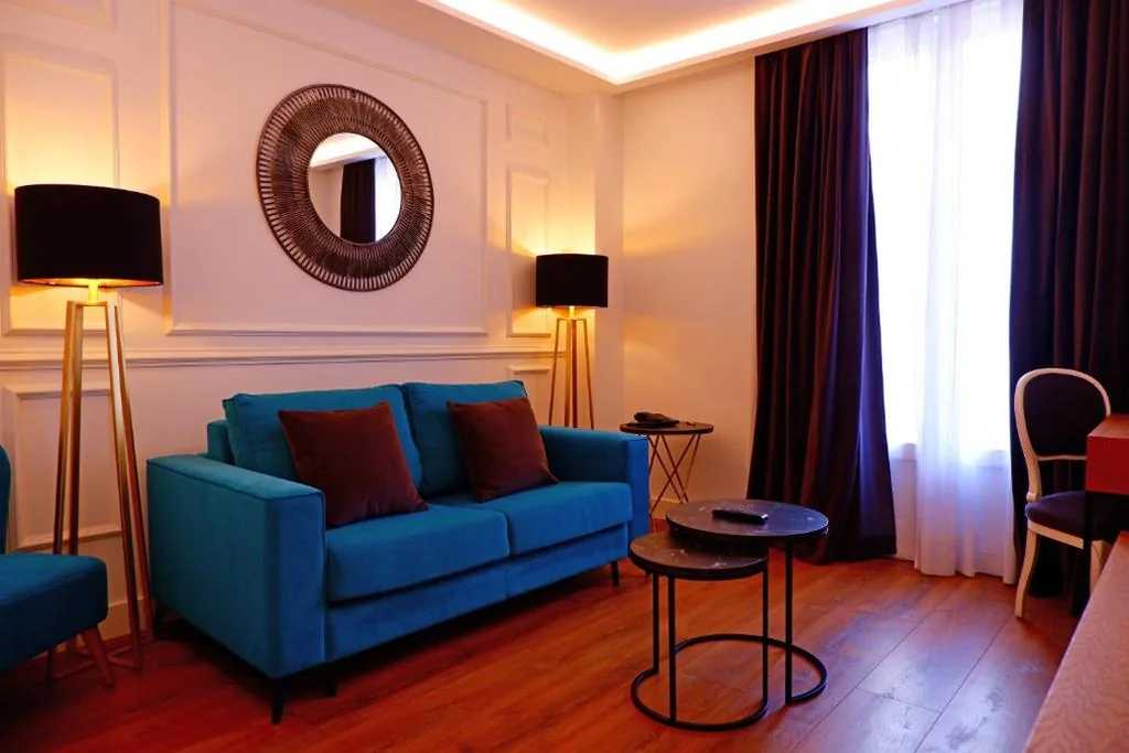 Suite Deluxe — Hotel Colón Plaza by anthology hoteles