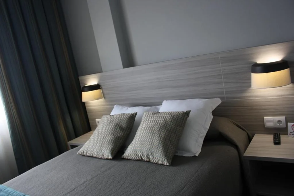 Habitación Doble Económica — Hotel Combarro