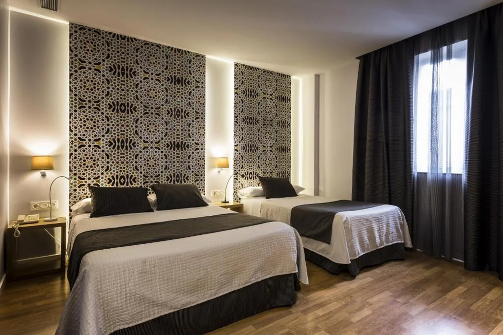 Quarto Quádruplo — Hotel Comfort Dauro 2
