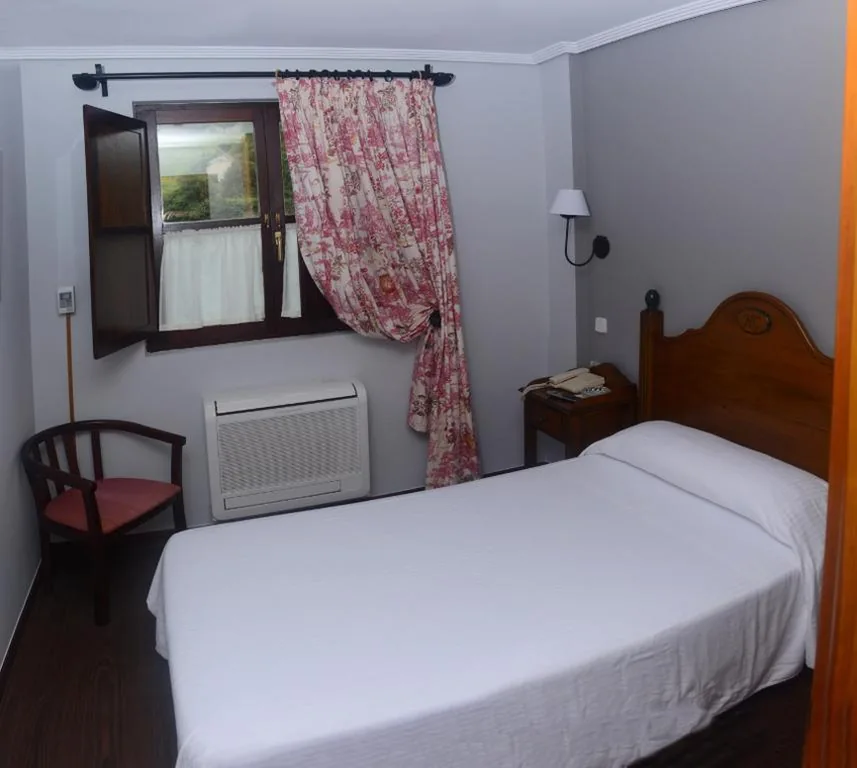 シングルルーム — Hotel Comillas