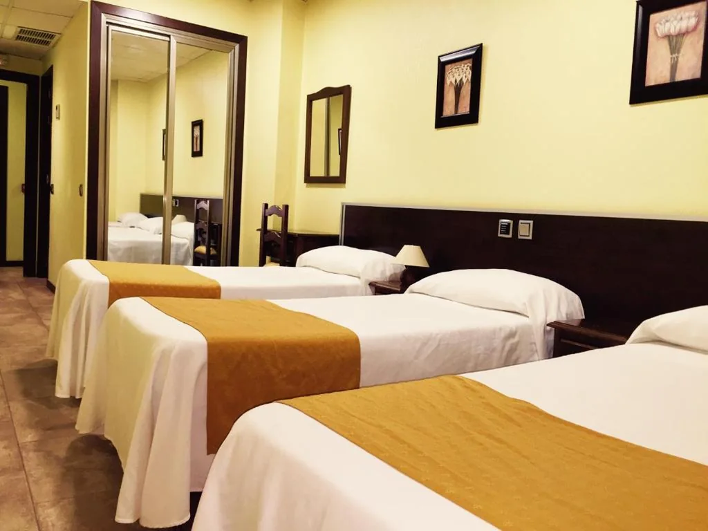 Quarto Quádruplo — Hotel Complutense