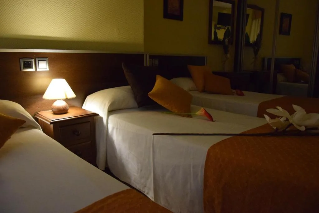 Quarto Triplo — Hotel Complutense