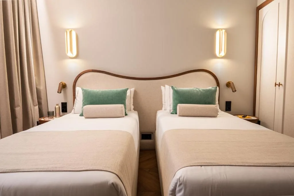 Deluxe Double Room — Hotel Condal